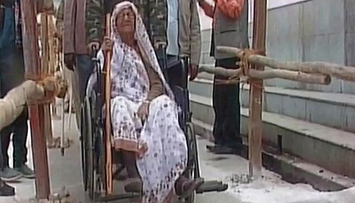 নির্বাচনে জিতে মানুষের সেবা করতে চান ৯৫ বছরের প্রার্থী! নির্বাচনে জিতে মানুষের সেবা করতে চান ৯৫ বছরের প্রার্থী!