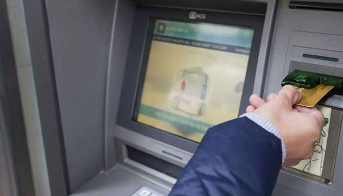 ১ ফেব্রুয়ারি থেকে যত খুশি টাকা তোলা যাবে ATM থেকে: রিজার্ভ ব্যাঙ্ক ১ ফেব্রুয়ারি থেকে যত খুশি টাকা তোলা যাবে ATM থেকে: রিজার্ভ ব্যাঙ্ক