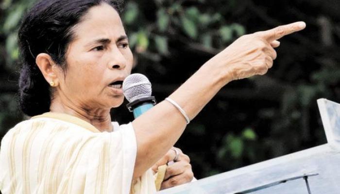 ডোনাল্ড ট্রাম্পের ভিসা নীতির বিরুদ্ধে পথে নামল তৃণমূল ডোনাল্ড ট্রাম্পের ভিসা নীতির বিরুদ্ধে পথে নামল তৃণমূল