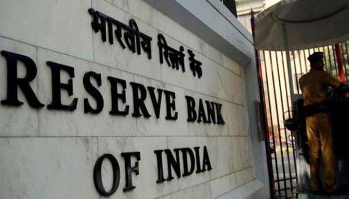 ব্যাঙ্ক অ্যাকাউন্ট থেকে টাকা তোলার সীমা বাড়াল RBI ব্যাঙ্ক অ্যাকাউন্ট থেকে টাকা তোলার সীমা বাড়াল RBI