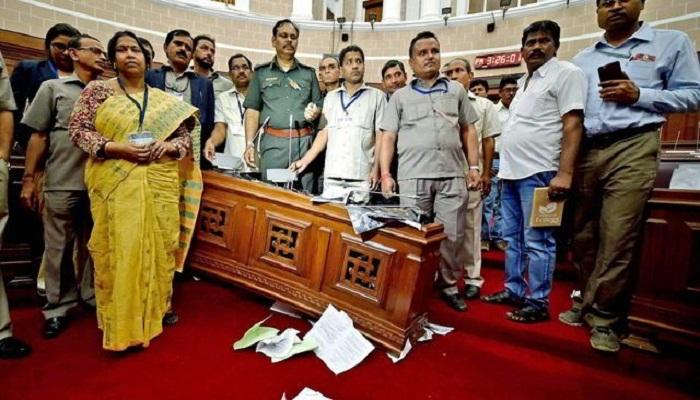 আজও উত্তপ্ত বিধানসভা, প্রতিবাদে পথে নামছে বাম ও কংগ্রেস আজও উত্তপ্ত বিধানসভা, প্রতিবাদে পথে নামছে বাম ও কংগ্রেস
