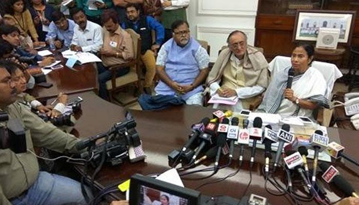 ক্ষতি হয়েছে রাজ্যের অর্থনীতির, 'অতিথি এলে ডাল ভাত খাওয়ানোর' পরামর্শ মুখ্যমন্ত্রীর ক্ষতি হয়েছে রাজ্যের অর্থনীতির, 'অতিথি এলে ডাল ভাত খাওয়ানোর' পরামর্শ মুখ্যমন্ত্রীর