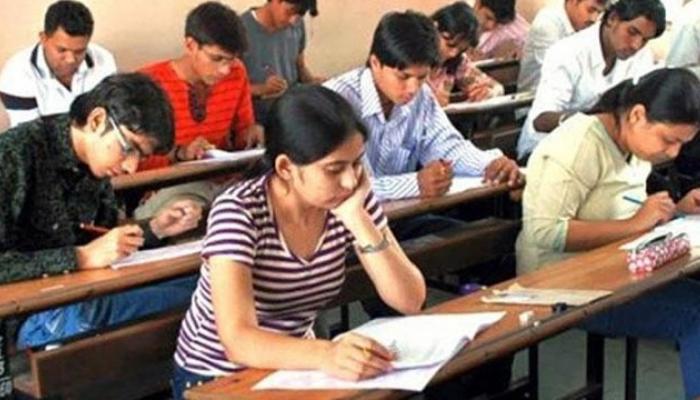 প্রাথমিকে উত্তীর্ণদের নামের পাশে 'প্যারাটিচার' লিখে দেওয়ার অভিযোগ প্রাথমিকে উত্তীর্ণদের নামের পাশে 'প্যারাটিচার' লিখে দেওয়ার অভিযোগ