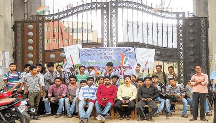 চূড়ান্ত বিশৃঙ্খলা গৌড়বঙ্গ বিশ্ববিদ্যালয়ে, রাতভর আটক উপাচার্য চূড়ান্ত বিশৃঙ্খলা গৌড়বঙ্গ বিশ্ববিদ্যালয়ে, রাতভর আটক উপাচার্য