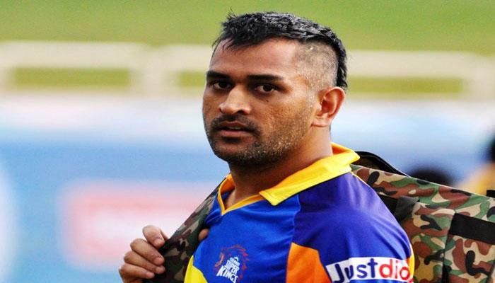 সাত সকালে হাওড়া স্টেশনে মাহি সাত সকালে হাওড়া স্টেশনে মাহি