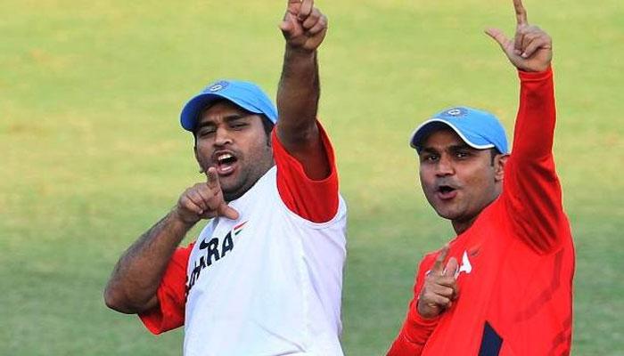 মহেন্দ্র সিং ধোনি পুনের ক্যাপ্টেন নন বলে খুব খুশি বীরেন্দ্র সেহেবাগ মহেন্দ্র সিং ধোনি পুনের ক্যাপ্টেন নন বলে খুব খুশি বীরেন্দ্র সেহেবাগ