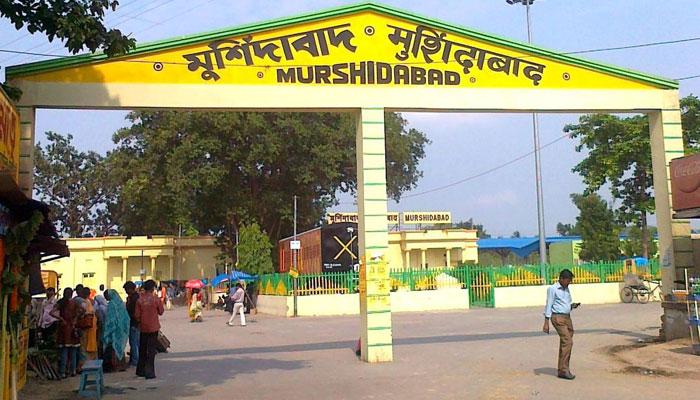 জমির টাকা নিয়ে বিবাদের জেরে বোমাবাজি মুর্শিদাবাদে জমির টাকা নিয়ে বিবাদের জেরে বোমাবাজি মুর্শিদাবাদে