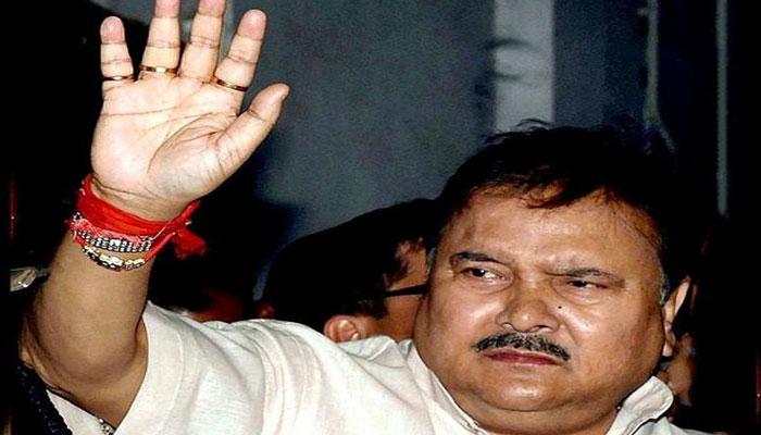 অ্যাপোলো বিতর্কের রঙ্গমঞ্চে মদন মিত্রের প্রবেশ আর প্রস্থান ধুমকেতুর মতো অ্যাপোলো বিতর্কের রঙ্গমঞ্চে মদন মিত্রের প্রবেশ আর প্রস্থান ধুমকেতুর মতো