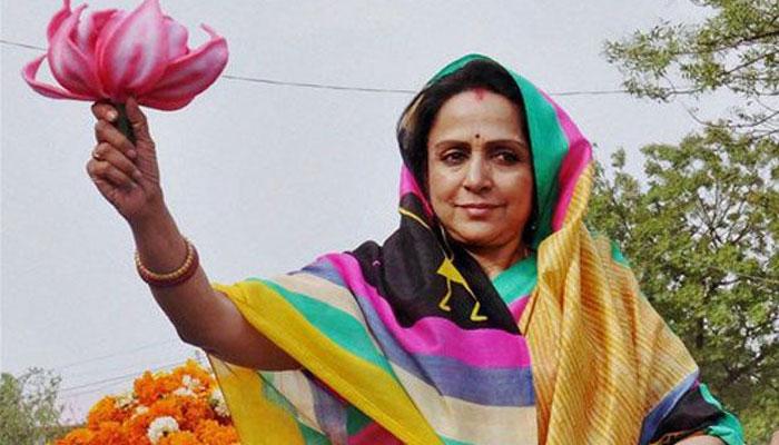 গেরুয়া ঝড়ের পরেই বাঁকে বিহারী মন্দিরে বিজেপি সাংসদ হেমা গেরুয়া ঝড়ের পরেই বাঁকে বিহারী মন্দিরে বিজেপি সাংসদ হেমা