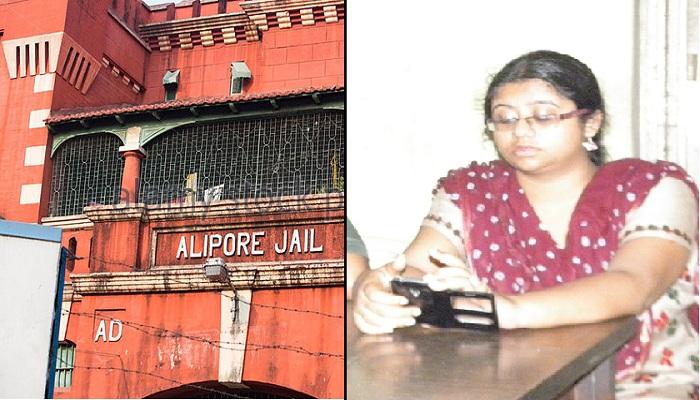 জেলে বিবস্ত্র করে তল্লাসির অভিযোগ মধুজা সেনরায় সহ তিন SFI মহিলা কর্মীর জেলে বিবস্ত্র করে তল্লাসির অভিযোগ মধুজা সেনরায় সহ তিন SFI মহিলা কর্মীর