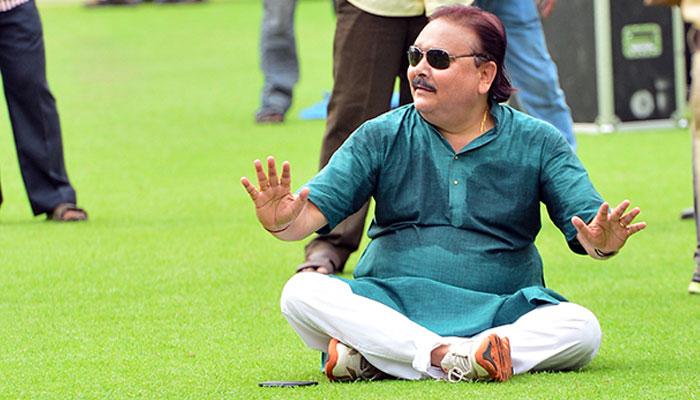 হুড়মুড়িয়ে আছড়ে পড়ল মেট্রোর লিফট, কোমরে চোট মদন মিত্রের হুড়মুড়িয়ে আছড়ে পড়ল মেট্রোর লিফট, কোমরে চোট মদন মিত্রের