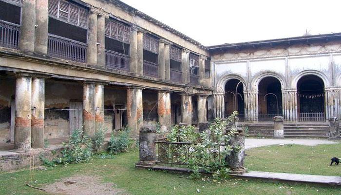প্রশাসনের নাকের ডগায় স্বাধীনতা সংগ্রামীর বাড়ি দখলের অভিযোগ বোলপুরে প্রশাসনের নাকের ডগায় স্বাধীনতা সংগ্রামীর বাড়ি দখলের অভিযোগ বোলপুরে