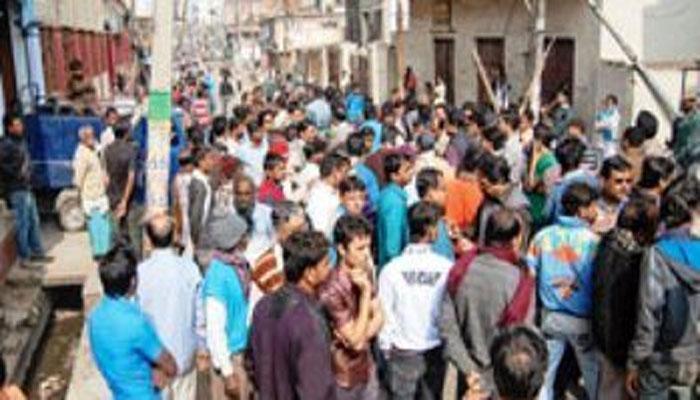 অটো এবং বাস কর্মীদের বিবাদ, ব্যস্ত সময়ে তুলকালাম আসানসোলের হটন রোড মোড় অটো এবং বাস কর্মীদের বিবাদ, ব্যস্ত সময়ে তুলকালাম আসানসোলের হটন রোড মোড়
