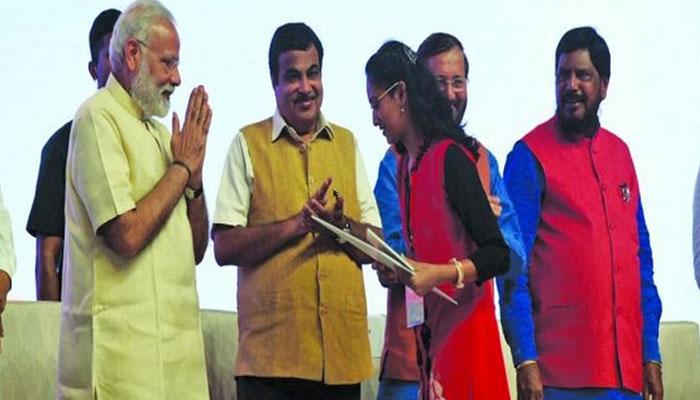 ১ কোটি টাকা পুরস্কার পেলেন ছাত্রী, সংবর্ধনা দিলেন স্বয়ং প্রধানমন্ত্রী! ১ কোটি টাকা পুরস্কার পেলেন ছাত্রী, সংবর্ধনা দিলেন স্বয়ং প্রধানমন্ত্রী!