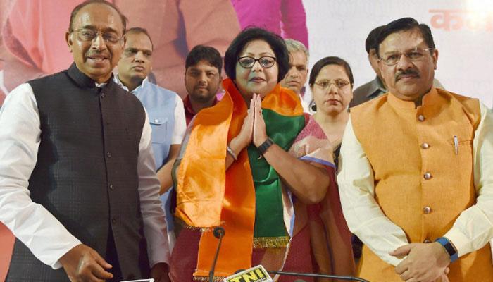রাহুল গান্ধীর বিরুদ্ধে বিষোদগার করে কংগ্রেস ছেড়ে BJP-তে বরখা শুক্লা রাহুল গান্ধীর বিরুদ্ধে বিষোদগার করে কংগ্রেস ছেড়ে BJP-তে বরখা শুক্লা