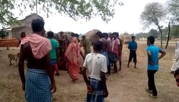 থমথম করছে দরবারপুর, গোটা গ্রাম পুরুষশূণ্য থমথম করছে দরবারপুর, গোটা গ্রাম পুরুষশূণ্য