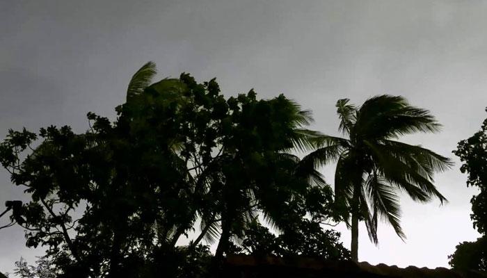রবিবার রাতের কালবৈশাখীতে তছনছ বর্ধমান রবিবার রাতের কালবৈশাখীতে তছনছ বর্ধমান