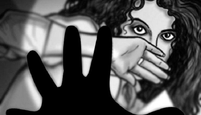 প্রেমের প্রস্তাবে 'না',ধর্ষণের চেষ্টা কিশোরীকে , চলল ব্লেড হামলা প্রেমের প্রস্তাবে 'না',ধর্ষণের চেষ্টা কিশোরীকে , চলল ব্লেড হামলা