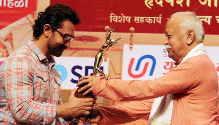 ১৬ বছর পর অ্যাওয়ার্ড শো-তে আমির, পুরস্কার নিলেন আরএসেস প্রধান মোহন ভগবতের হাত থেকে ১৬ বছর পর অ্যাওয়ার্ড শো-তে আমির, পুরস্কার নিলেন আরএসেস প্রধান মোহন ভগবতের হাত থেকে