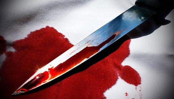 বাবাকে না পেয়ে কিশোরী মেয়ের গায়ে ধারাল অস্ত্রের কোপ বাবাকে না পেয়ে কিশোরী মেয়ের গায়ে ধারাল অস্ত্রের কোপ