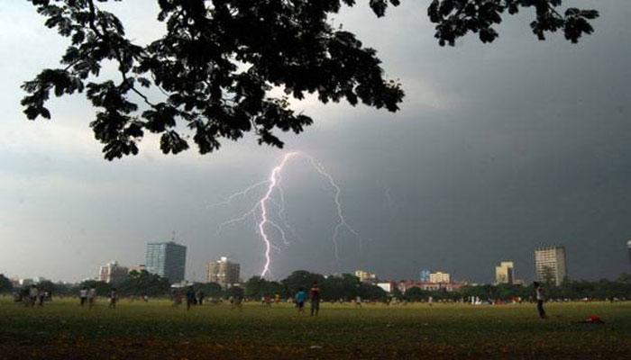 আজ বিকেলে কলকাতায় ফের ঝড়বৃষ্টির পূর্বাভাস আজ বিকেলে কলকাতায় ফের ঝড়বৃষ্টির পূর্বাভাস