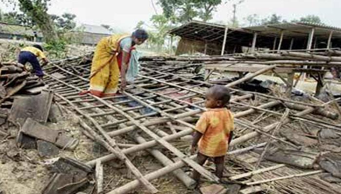 গতকালের ঝড়বৃষ্টিতে ব্যাপক ক্ষতি হয়েছে মুর্শিদাবাদের ফরাক্কা, রঘুনাথগঞ্জ ও জাঙ্গিপুরে গতকালের ঝড়বৃষ্টিতে ব্যাপক ক্ষতি হয়েছে মুর্শিদাবাদের ফরাক্কা, রঘুনাথগঞ্জ ও জাঙ্গিপুরে