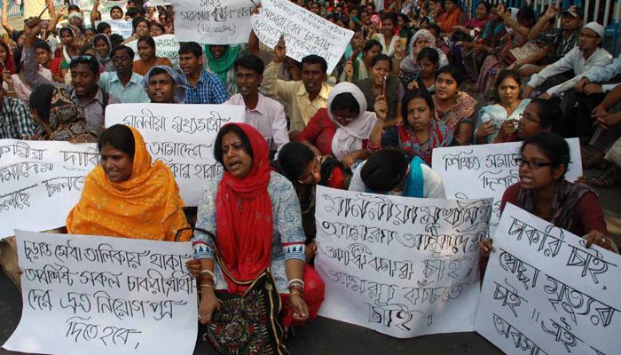 প্রাথমিকে শিক্ষক নিয়োগের দাবিতে অনশনে চাকরিপ্রার্থীরা প্রাথমিকে শিক্ষক নিয়োগের দাবিতে অনশনে চাকরিপ্রার্থীরা