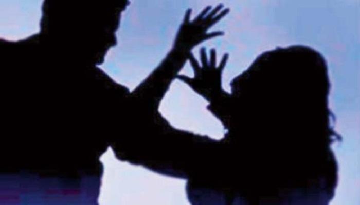 রাতে জলসা দেখে ফেরার পথে মহিলার শ্লীলতাহানির চেষ্টা, মারধর রাতে জলসা দেখে ফেরার পথে মহিলার শ্লীলতাহানির চেষ্টা, মারধর