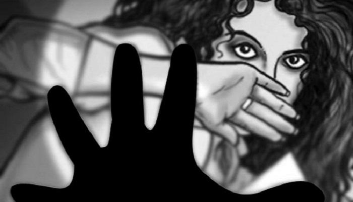 হাসপাতালের মধ্যেই চিকিত্সকের শ্লীলতাহানির চেষ্টা পুলিস কর্মীর হাসপাতালের মধ্যেই চিকিত্সকের শ্লীলতাহানির চেষ্টা পুলিস কর্মীর