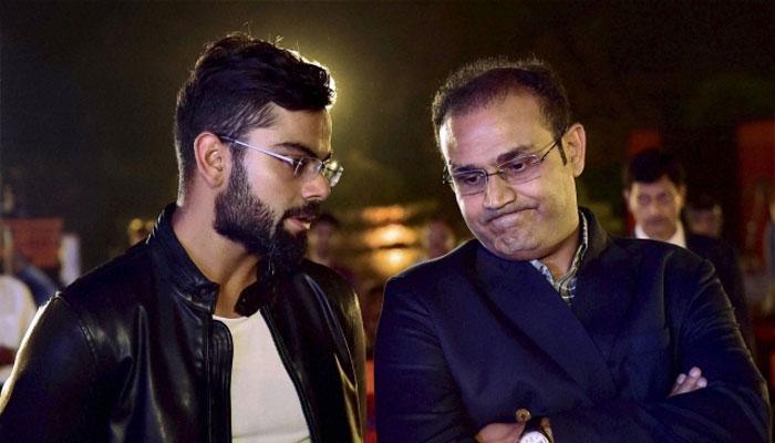 বিরাট কোহলির পাশে দাঁড়ালেন বীরেন্দ্র সেহেবাগ বিরাট কোহলির পাশে দাঁড়ালেন বীরেন্দ্র সেহেবাগ