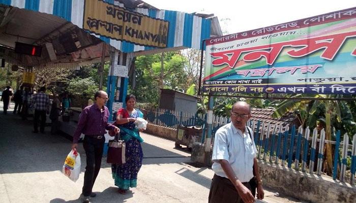 হুগলির খন্যান স্টেশনে তিন ঘণ্টার বেশি সময় পড়ে রইলেন অসুস্থ এক ব্যক্তি হুগলির খন্যান স্টেশনে তিন ঘণ্টার বেশি সময় পড়ে রইলেন অসুস্থ এক ব্যক্তি