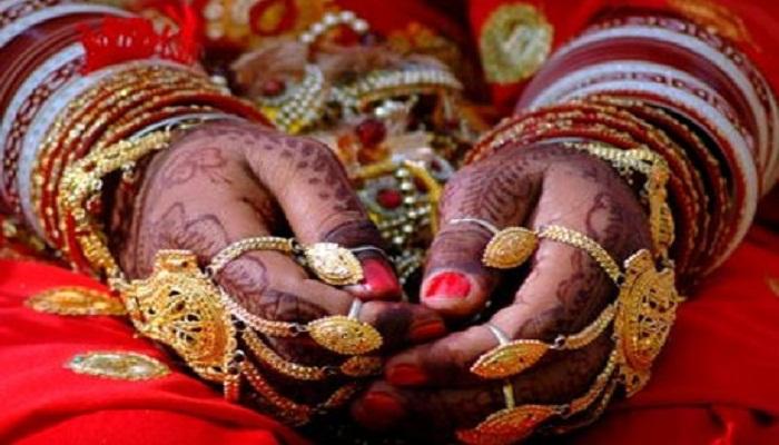 'ধর্ষণে অভিযুক্তের সঙ্গে নির্যাতিতার বিয়ে', এটাই 'সুবিচার'! 'ধর্ষণে অভিযুক্তের সঙ্গে নির্যাতিতার বিয়ে', এটাই 'সুবিচার'!