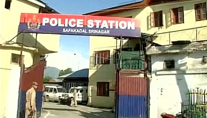 কাশ্মীরে ফের পুলিস থানায় জঙ্গিহানা কাশ্মীরে ফের পুলিস থানায় জঙ্গিহানা