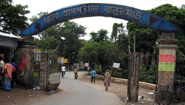 এক বছরেও অপারেশনের ডেট পাননি বালুরঘাটের সাবিত্রী বর্মন এক বছরেও অপারেশনের ডেট পাননি বালুরঘাটের সাবিত্রী বর্মন
