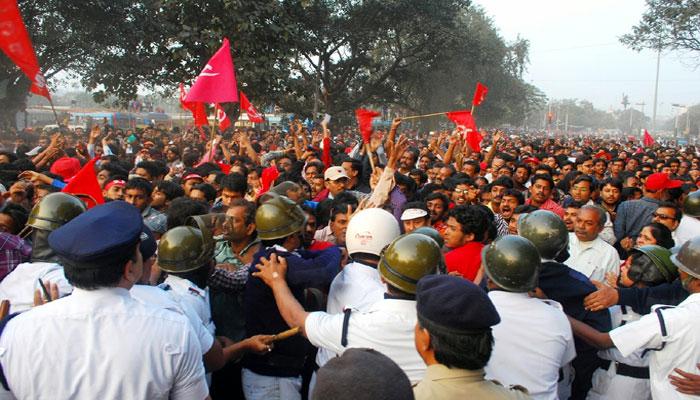 সোমবার বামেদের নবান্ন অভিযান শহরকে সচল রাখতে নেওয়া হয়েছে একাধিক ব্যবস্থা সোমবার বামেদের নবান্ন অভিযান শহরকে সচল রাখতে নেওয়া হয়েছে একাধিক ব্যবস্থা