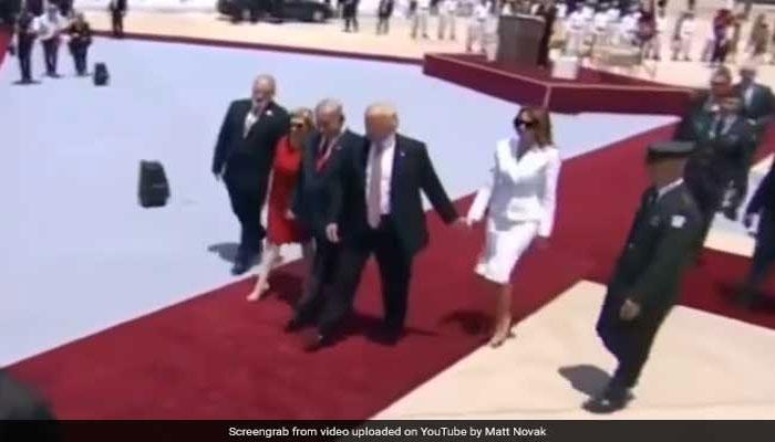 হাত ফিরিয়ে ট্রাম্পকে প্রত্যাখ্যান স্ত্রী মেলানিয়ার হাত ফিরিয়ে ট্রাম্পকে প্রত্যাখ্যান স্ত্রী মেলানিয়ার