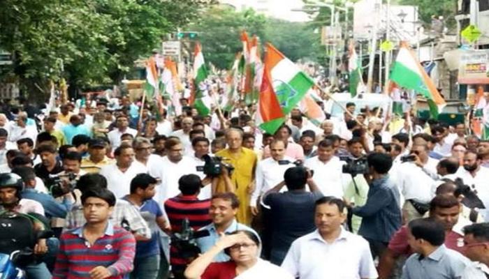 বাম-বিজেপি-র সঙ্গে প্রতিযোগিতায় নয়, প্রতিবাদেই আজ পথে নামল কংগ্রেস বাম-বিজেপি-র সঙ্গে প্রতিযোগিতায় নয়, প্রতিবাদেই আজ পথে নামল কংগ্রেস