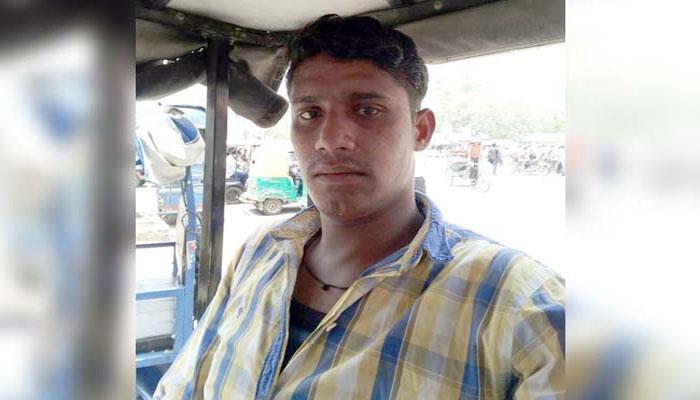 রাস্তায় প্রস্রাবের প্রতিবাদ করে দিল্লিতে খুন ই-রিক্সা চালক রাস্তায় প্রস্রাবের প্রতিবাদ করে দিল্লিতে খুন ই-রিক্সা চালক
