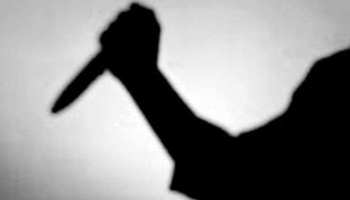 যুবককে ধারাল অস্ত্র দিয়ে কোপাল ৩ দুষ্কৃতী যুবককে ধারাল অস্ত্র দিয়ে কোপাল ৩ দুষ্কৃতী