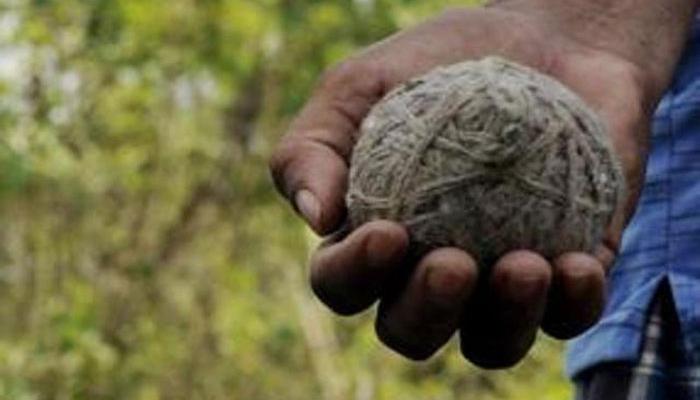 ফের বোমা উদ্ধার বীরভূমে; এবার সাঁইথিয়ায় ফের বোমা উদ্ধার বীরভূমে; এবার সাঁইথিয়ায়