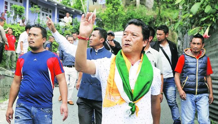 পাহাড়ে মোর্চার নয়া কৌশল, চা শ্রমিকদের বনধকে সমর্থন পাহাড়ে মোর্চার নয়া কৌশল, চা শ্রমিকদের বনধকে সমর্থন