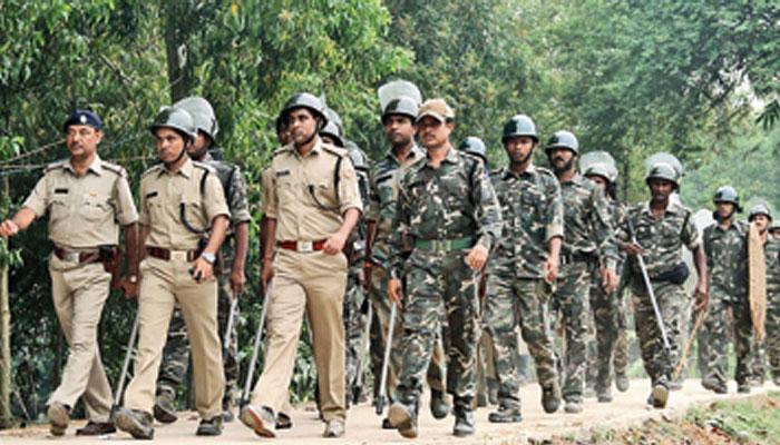তৃণমূল-বিজেপি সংঘর্ষে উত্তপ্ত বীরভূমের পাড়ুই, মোতায়েন বিশাল পুলিস ফোর্স তৃণমূল-বিজেপি সংঘর্ষে উত্তপ্ত বীরভূমের পাড়ুই, মোতায়েন বিশাল পুলিস ফোর্স