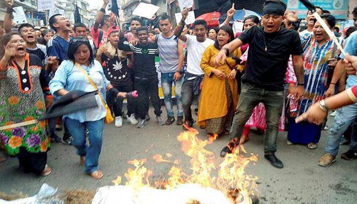 পাহাড়ে কড়া রাজ্য প্রশাসন, পরিস্থিতি মোকাবিলায় আরও ৭ পুলিস অফিসারকে পাঠানো হচ্ছে পাহাড়ে কড়া রাজ্য প্রশাসন, পরিস্থিতি মোকাবিলায় আরও ৭ পুলিস অফিসারকে পাঠানো হচ্ছে