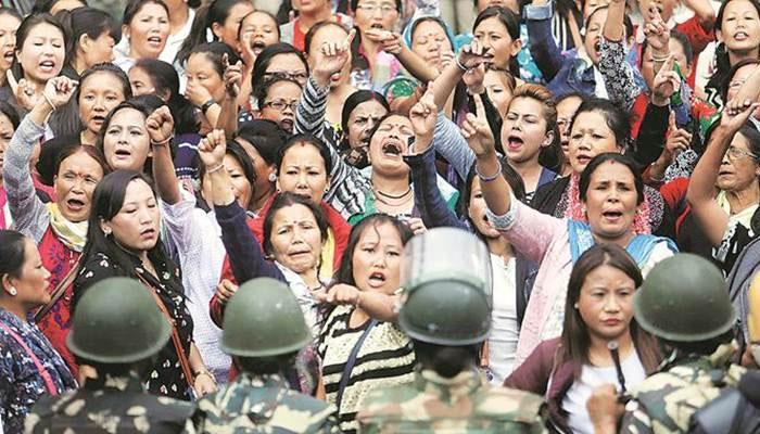 আন্দোলনের শুরুতেই জোর ধাক্কা মোর্চার, 'বন্ধ বেআইনি' জানালো হাইকোর্ট আন্দোলনের শুরুতেই জোর ধাক্কা মোর্চার, 'বন্ধ বেআইনি' জানালো হাইকোর্ট