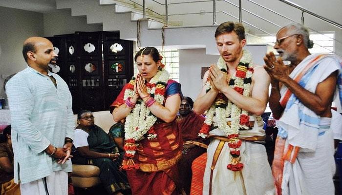 সাত দেশে মোট সাত বার সাত পাকে বাঁধা পড়ল মার্কিন দম্পতি সাত দেশে মোট সাত বার সাত পাকে বাঁধা পড়ল মার্কিন দম্পতি