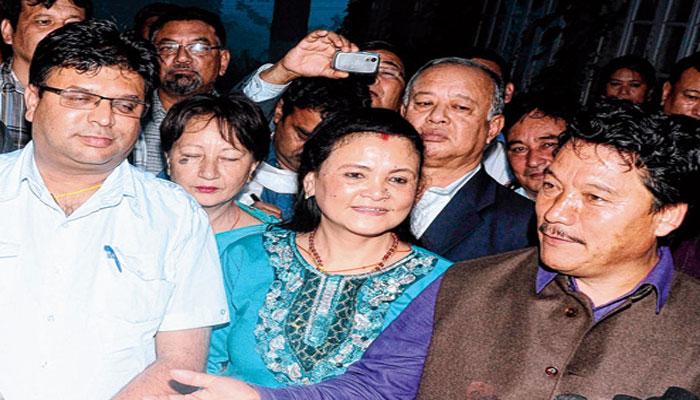 সস্ত্রীক বিমল গুরুং সহ হাফডজন মোর্চার নেতার বিরুদ্ধে জামিন অযোগ্য ধারায় মামলা প্রশাসনের সস্ত্রীক বিমল গুরুং সহ হাফডজন মোর্চার নেতার বিরুদ্ধে জামিন অযোগ্য ধারায় মামলা প্রশাসনের