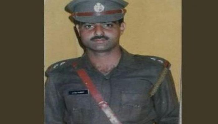 বিবস্ত্র করে পিটিয়ে, পাথর দিয়ে থেঁতলে শ্রীনগরে খুন ডেপুটি পুলিস সুপার বিবস্ত্র করে পিটিয়ে, পাথর দিয়ে থেঁতলে শ্রীনগরে খুন ডেপুটি পুলিস সুপার