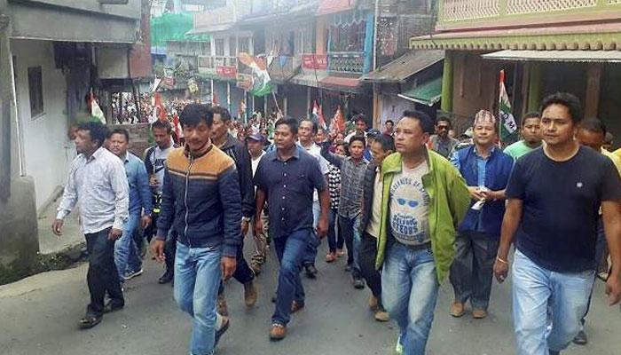 গণতান্ত্রিক পথে আন্দোলনে জোর বাড়াচ্ছে মোর্চা গণতান্ত্রিক পথে আন্দোলনে জোর বাড়াচ্ছে মোর্চা