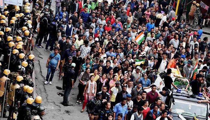 শান্তির মিছিলে আচমকা ধুন্ধুমার কাণ্ড শিলিগুড়িতে শান্তির মিছিলে আচমকা ধুন্ধুমার কাণ্ড শিলিগুড়িতে
