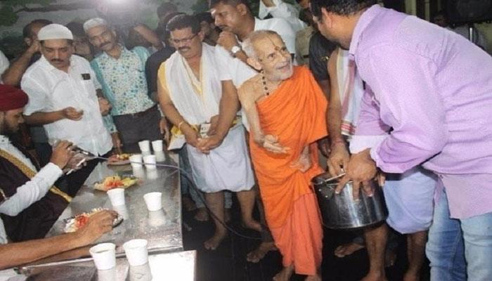 কর্ণাটকের উদুপি শ্রীকৃষ্ণ মঠে ইফতারের আয়োজন কর্ণাটকের উদুপি শ্রীকৃষ্ণ মঠে ইফতারের আয়োজন